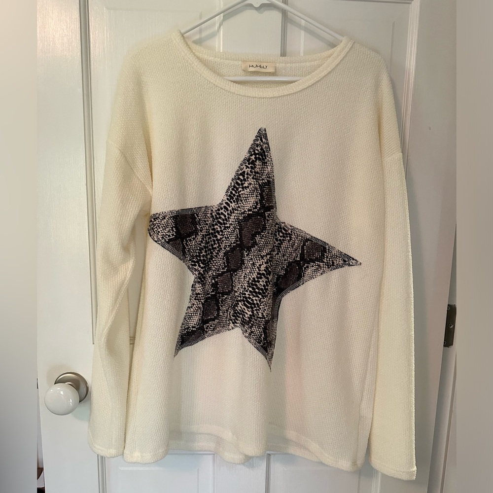 NWOT HOPELY chenille feel long sleeved shirt with snakeskin pattern star - sz L